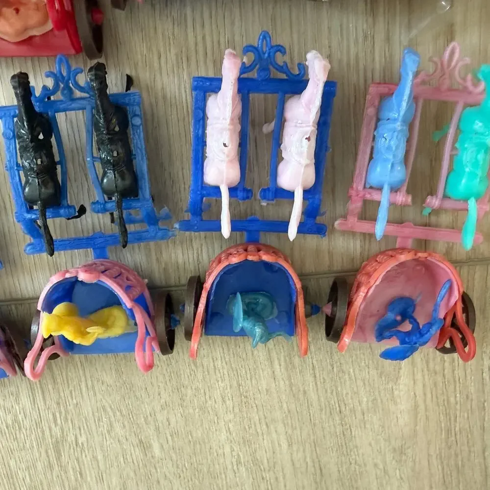 Vintage Giants Roman Chariot Two-Horse Plastic Playset 10 Complete, 40 Extras